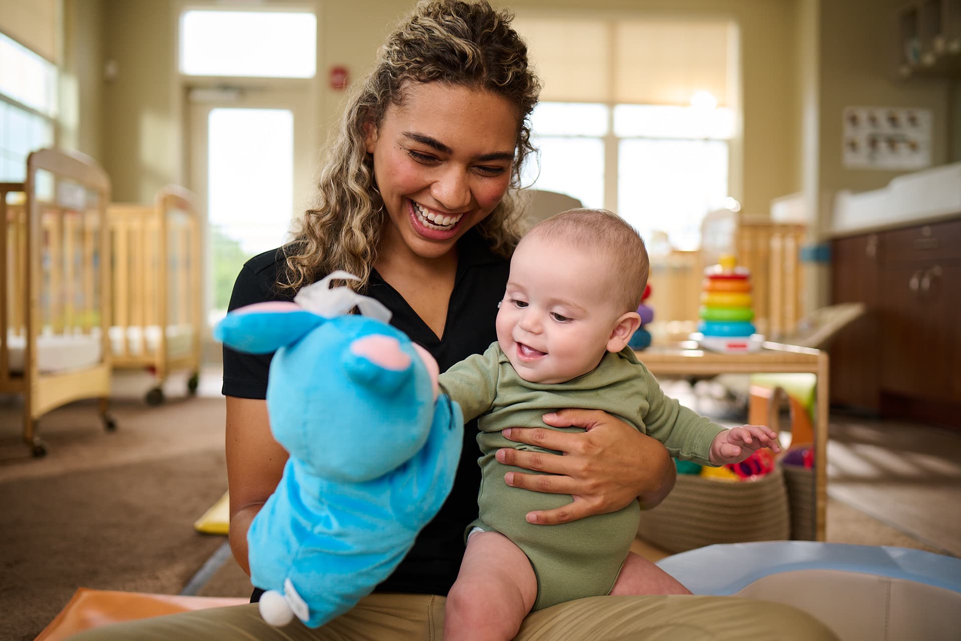 infants learning through puppets