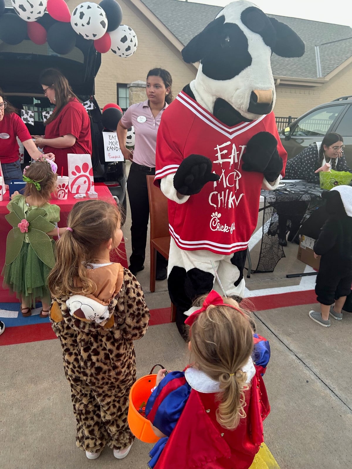 Chick fi la trunk or treat