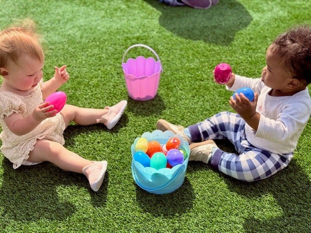 2 children playing with eggs