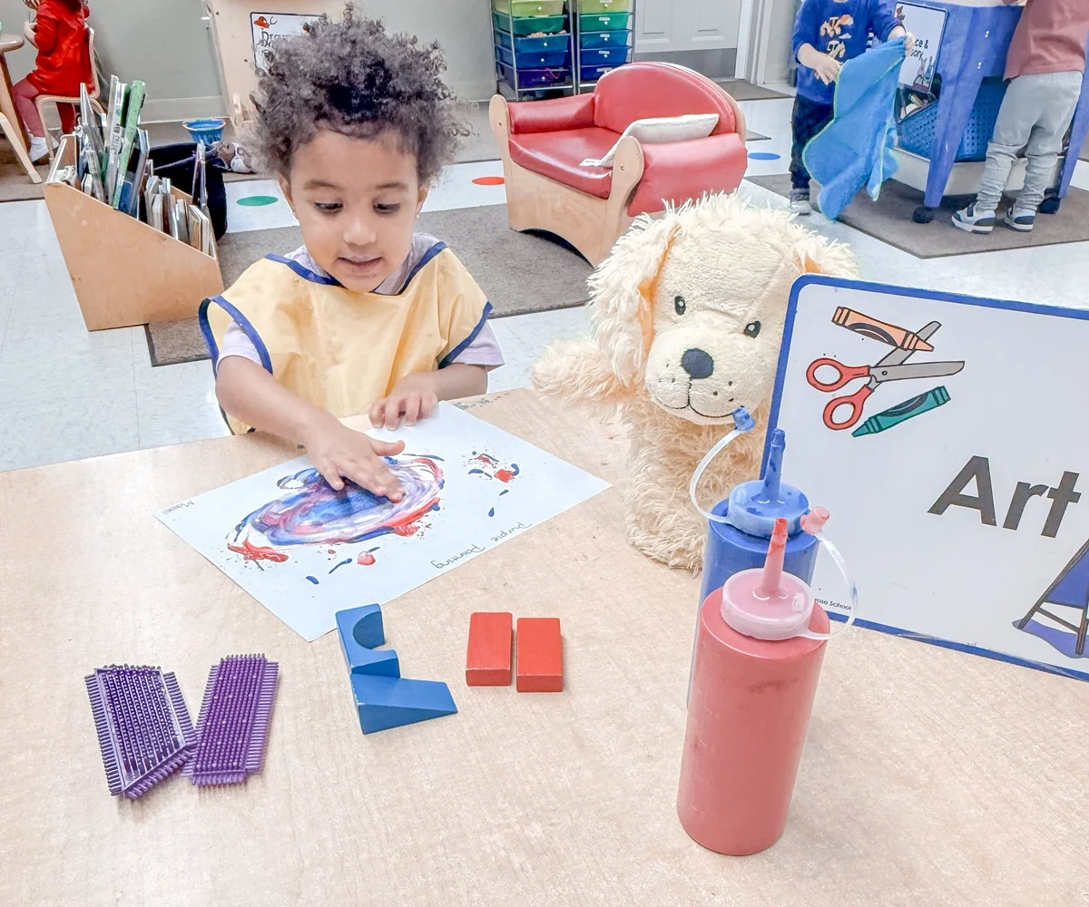 Child learning how to make purple colors